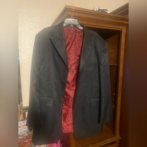 Men’s 2 piece suit.